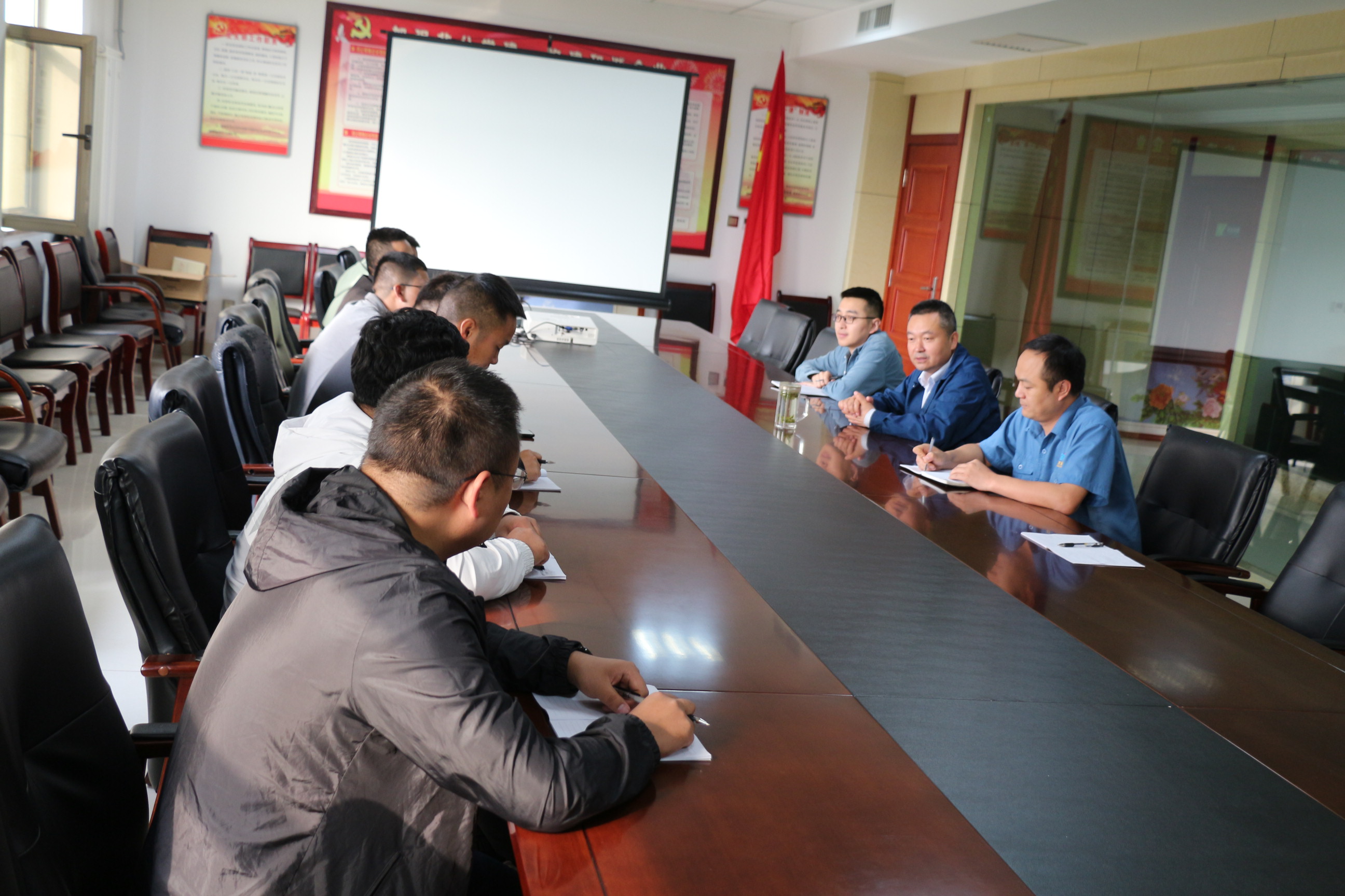 ���F��˾�M���T���_չ��Ӗ���